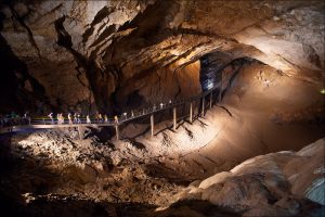 New Athos Cave , Georgia Najväčšia jaskyňa na svete 