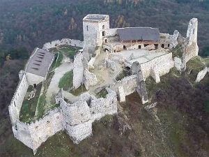 Zamek Čachtice - Zamki na Słowacji