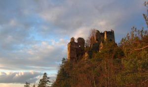 Castillo de Hričov Ruinas de castillos en Eslovaquia  