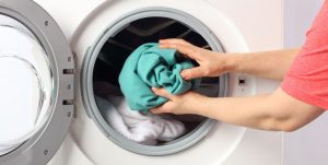 ¿Cómo eliminar el olor de la lavadora?