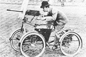 Armored Quadricycle, 1898 Divné vojenské vozidlá 