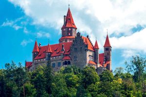 Zajímavosti o České republice, Má nejvíce hradů a zámků v Evropě.