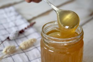 Podporuje hojení popálenin a ran - Účinky medu