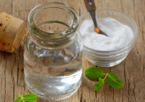 Hacer gárgaras con agua salada - Qué es bueno para la tos