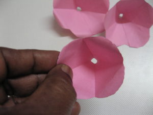 Slepení okrajů - Papírová květina