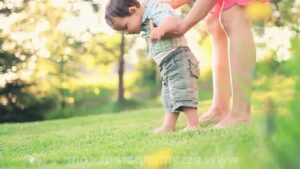 Krok 2 Začněte s pevným jádrem - Jak naučit dítě chodit 