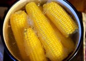 Kukuřice vařená v rychlovarné konvici