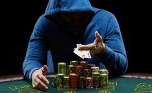 Nebuďte prvním hráčem, který odejde - Jak hrát poker
