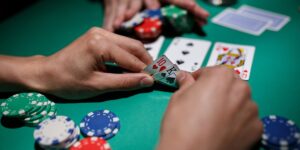 Tip #8: Graj solidnego pokera na początku turniejów i nie martw się o przetrwanie - How to Play Poker