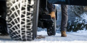   Pokud mám na bočnici pneumatik nápis M+S, mohu jezdit na sněhu.