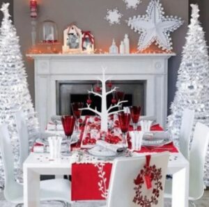 Biel połączona z delikatną czerwienią - dekoracje świąteczne
