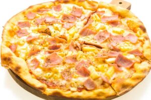 Pizza con jamón y piña