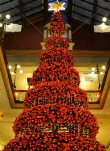 Procedimiento de decoración del árbol de Navidad