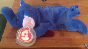 18. Kráľovský modrý sloník Peanut Beanie Baby - 3,000 eur