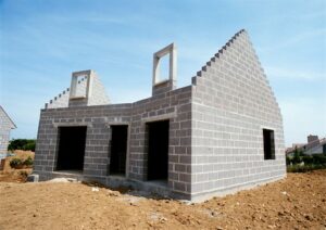 Nakúpte materiály a vybavenie - Ako začať stavať dom