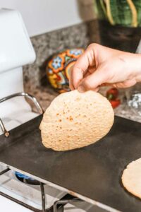 Hur man värmer en tortilla