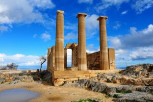 Vad finns att se i Rhodos Akropolis Lindos