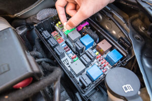 K čemu slouží pojistky elektrických obvodů ve vozidle?
